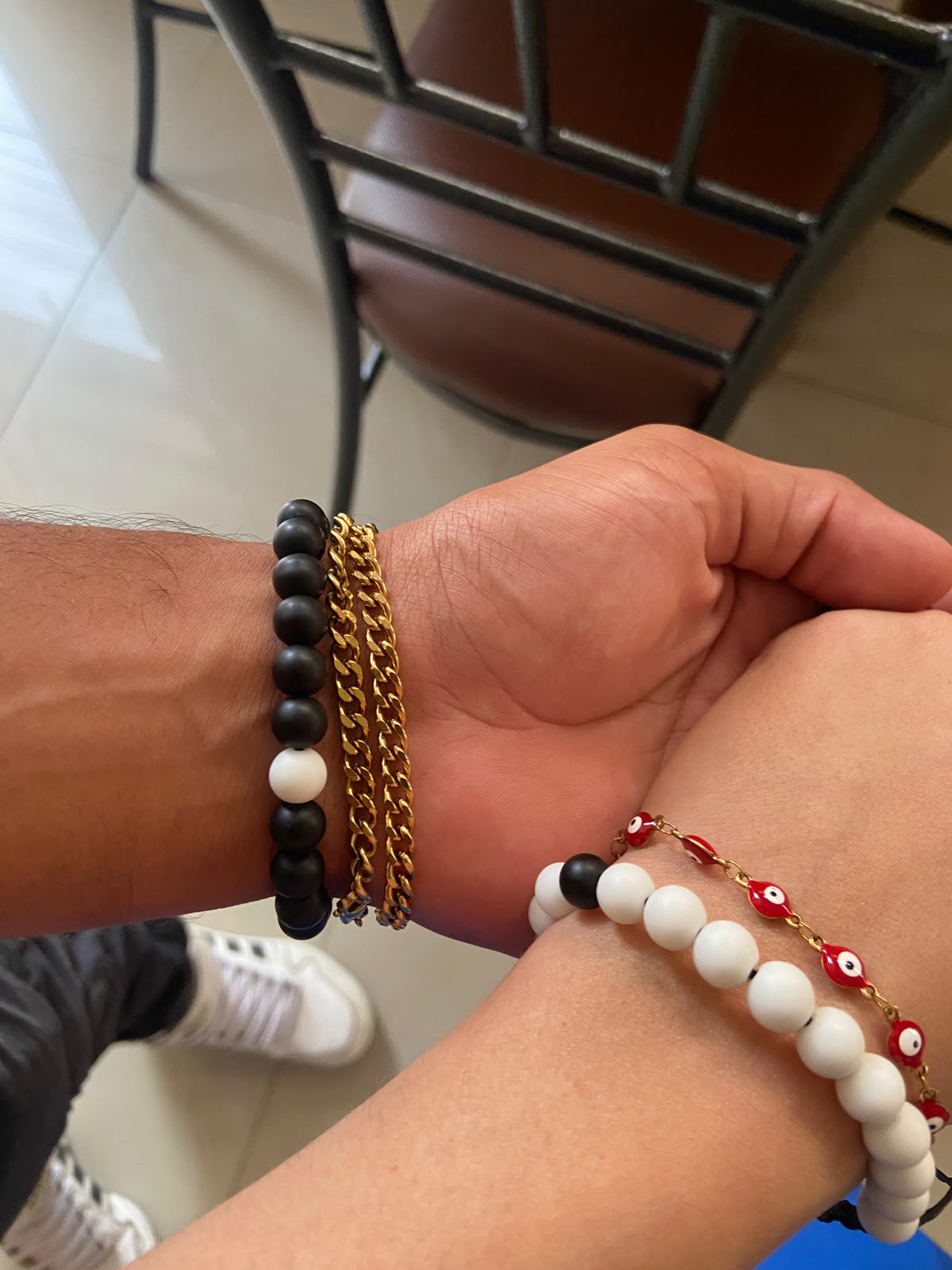 Pulseras juntas